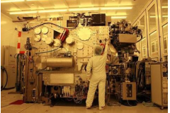 EUV Drives Advanced Nodes into Sub-Nanometer Scaling: Stochastic Effects Dominate Yield and System-Level Challenges